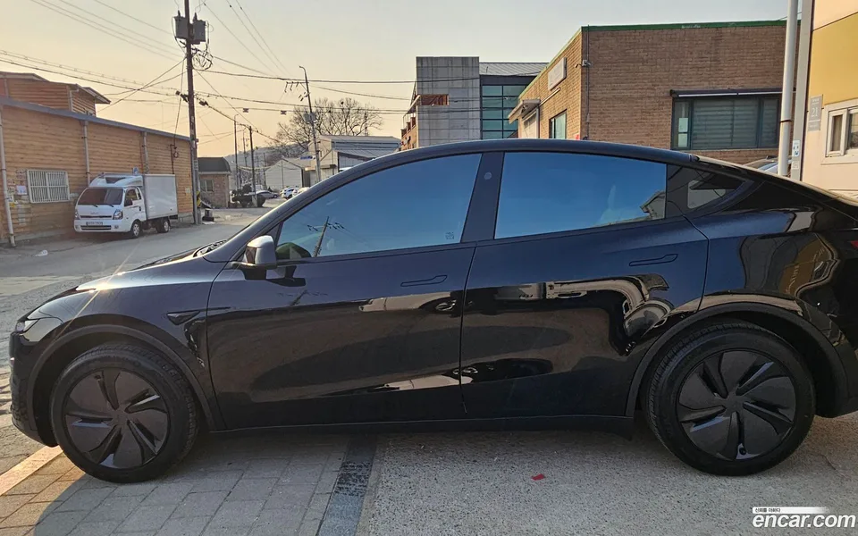 Tesla Model Y AWD 2026 — миниатюра 5