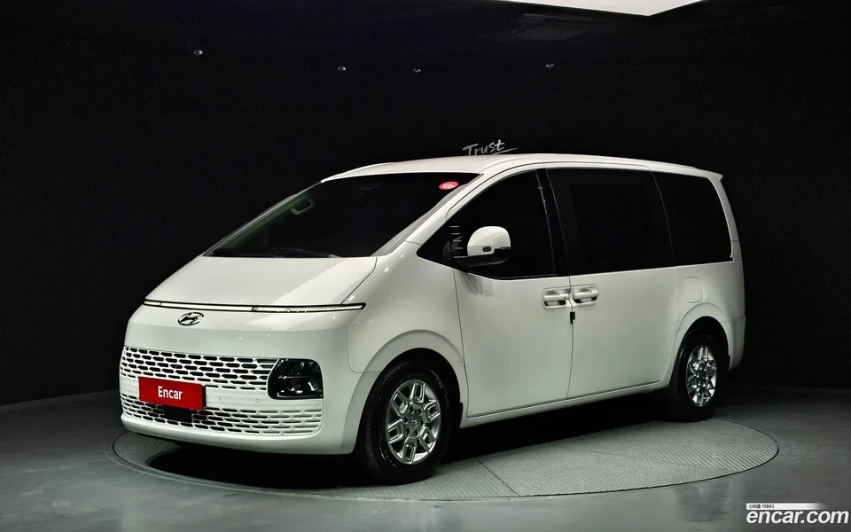 Hyundai Staria 3 2022 — фото 1, купить с доставкой в Москву