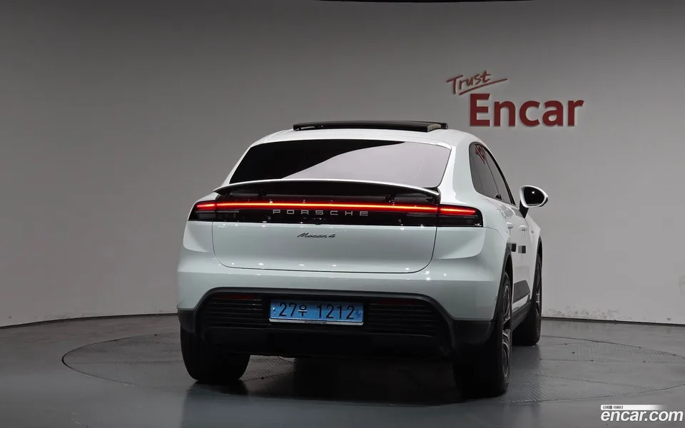 Porsche Macan Electric 4 2025 — миниатюра 4