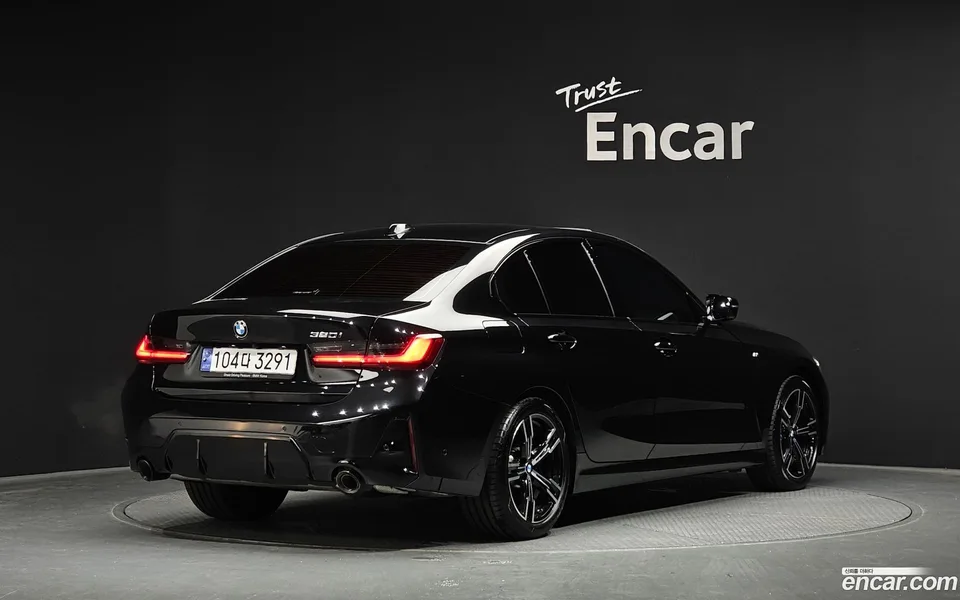BMW 3 Series 320i M 2023 — миниатюра 2