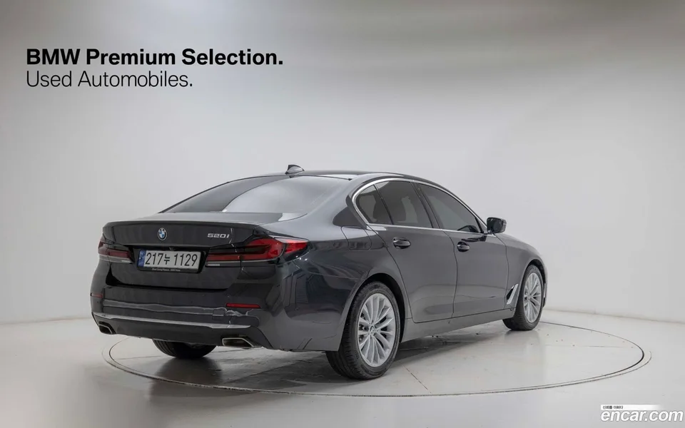 BMW 5 Series 520i 2023 — миниатюра 2