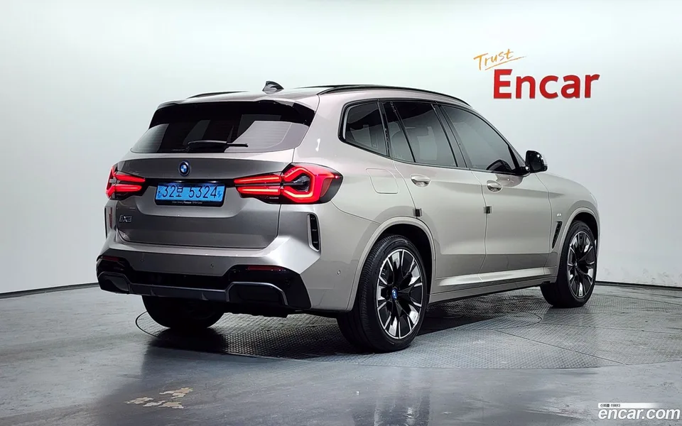 BMW iX3 M 2024 — миниатюра 2