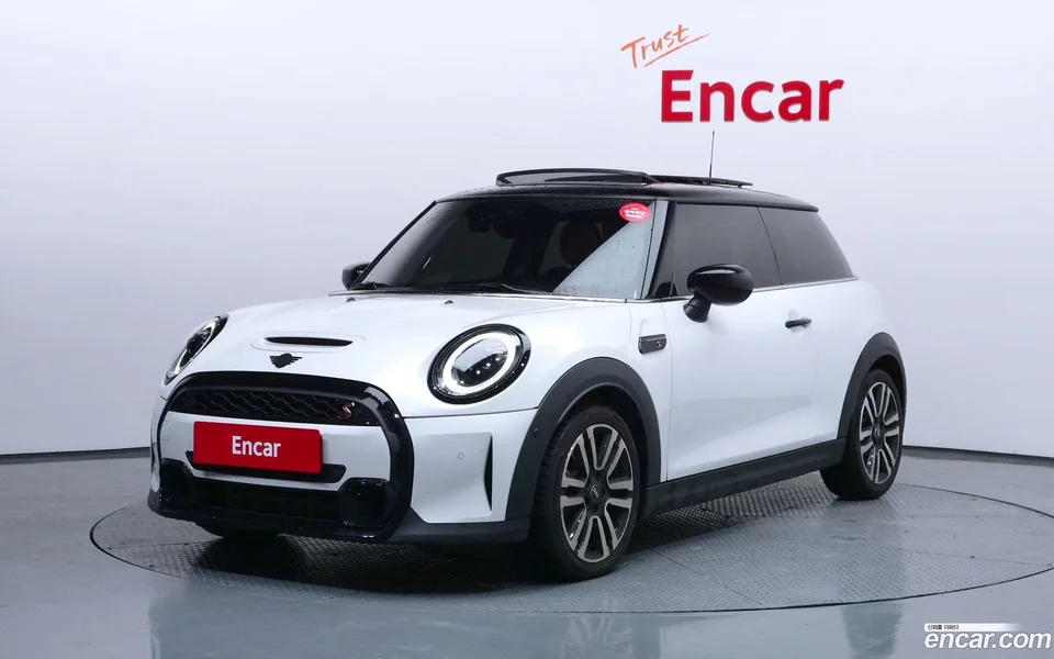 MINI Cooper S 2023 — фото 1, купить с доставкой в Москву