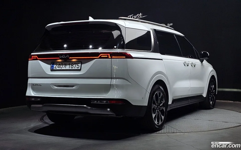 Kia Carnival 9 2023 — миниатюра 2