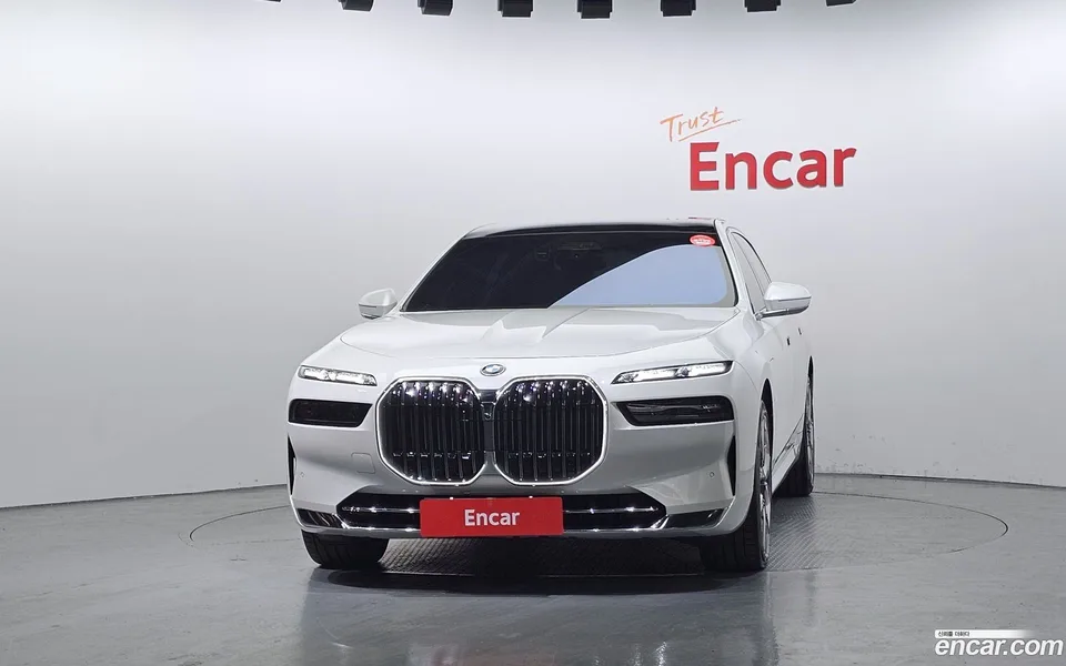 BMW 7 Series 750e xDrive 2023 — миниатюра 3