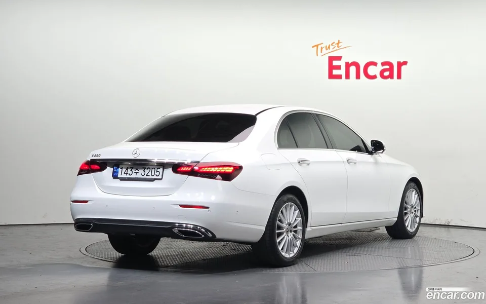 Mercedes-Benz E-Class E250 2023 — миниатюра 2