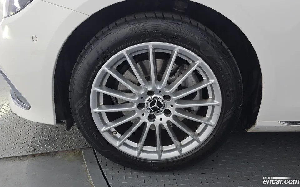 Mercedes-Benz E-Class E250 2023 — миниатюра 5