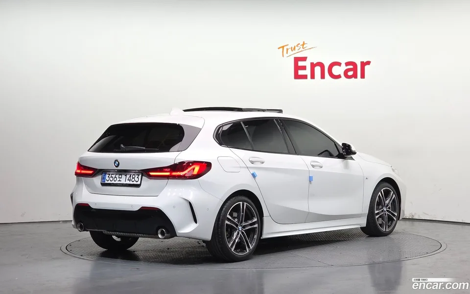 BMW 1 Series 120i M 2023 — миниатюра 2