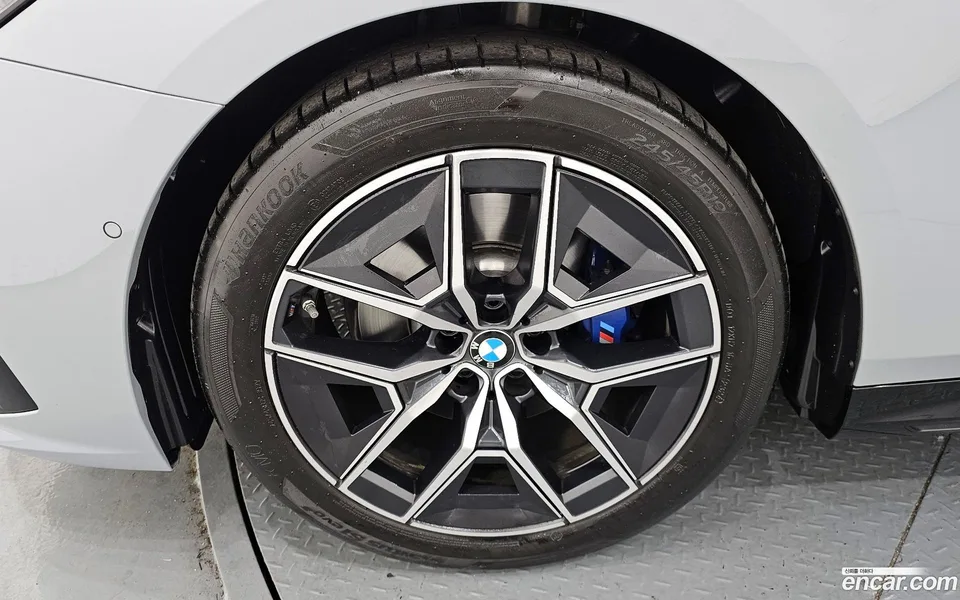 BMW 5 Series 520i M 2024 — миниатюра 5