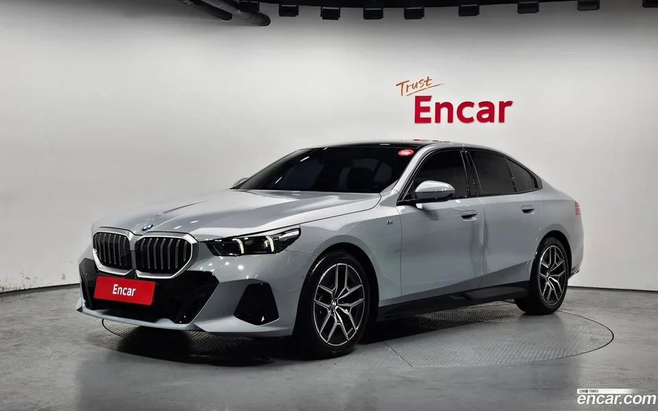 BMW 5 Series 520i M 2024 — фото 1, купить с доставкой в Москву