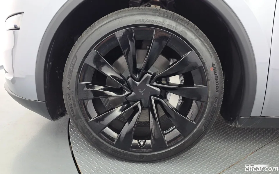 Tesla Model Y AWD 2025 — миниатюра 5