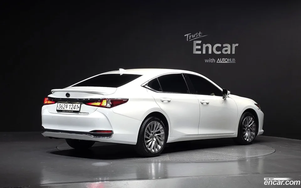 Lexus ES 300h 2024 — миниатюра 2