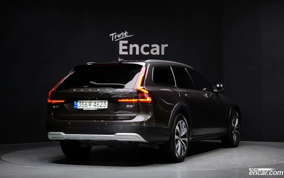 Volvo V90 Cross Country B5 AWD 2022 — миниатюра 2