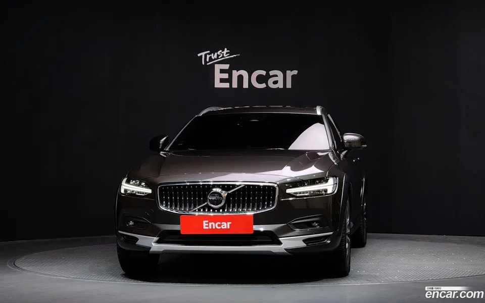 Volvo V90 Cross Country B5 AWD 2022 — миниатюра 3