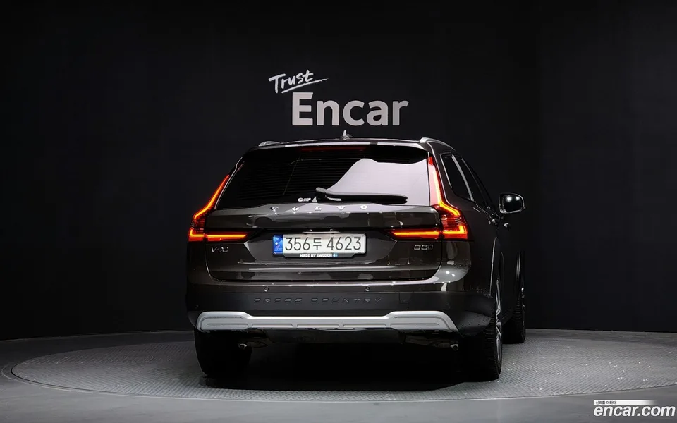 Volvo V90 Cross Country B5 AWD 2022 — миниатюра 4