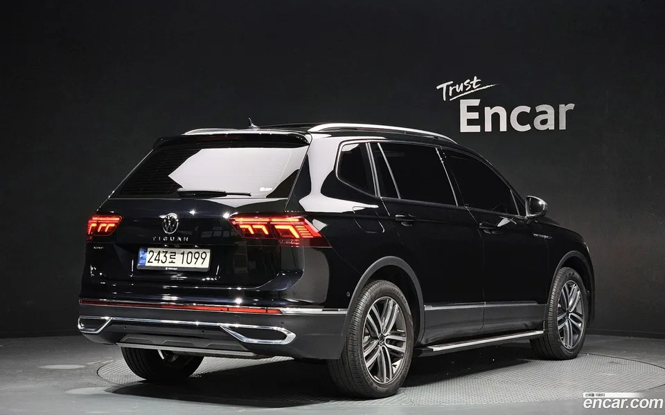 Volkswagen Tiguan Allspace 2.0 TSI 2023 — миниатюра 2