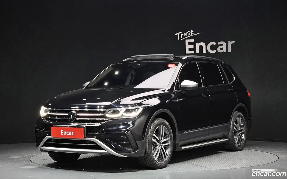 Volkswagen Tiguan Allspace 2.0 TSI 2023 — фото 1, купить с доставкой в Москву