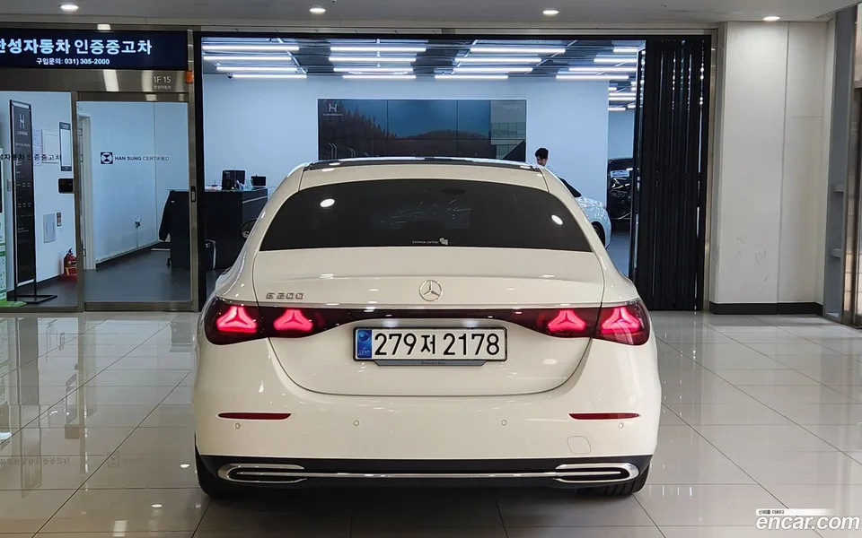 Mercedes-Benz E-Class E200 2025 — миниатюра 3