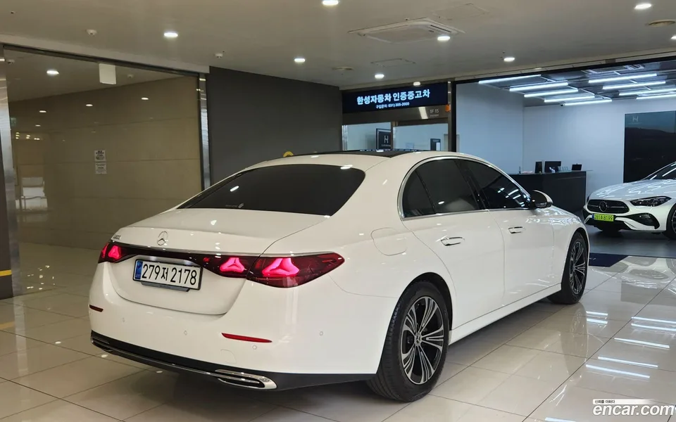 Mercedes-Benz E-Class E200 2025 — миниатюра 4
