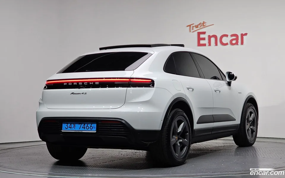 Porsche Macan Electric 4S 2025 — миниатюра 2