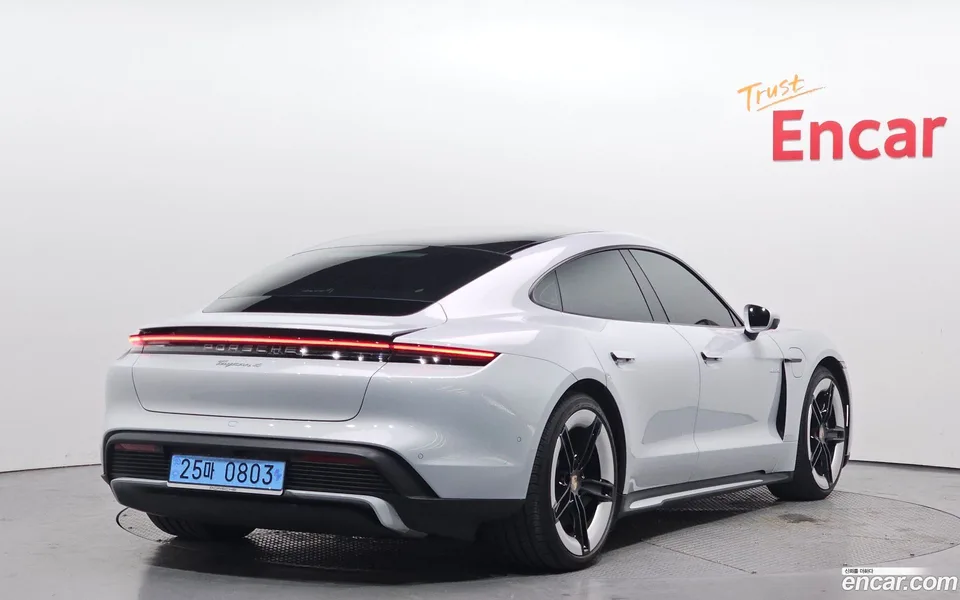 Porsche Taycan 4 2025 — миниатюра 2