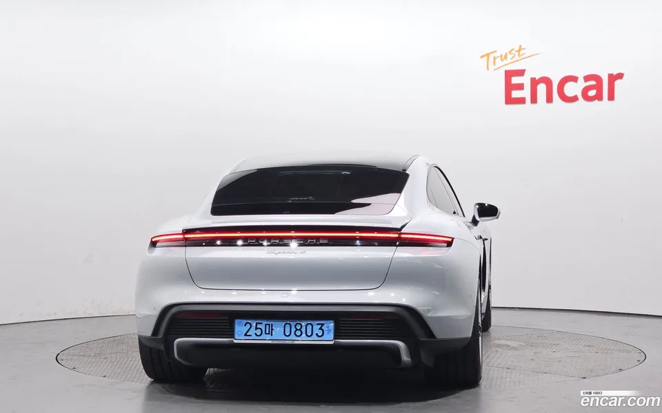 Porsche Taycan 4 2025 — миниатюра 4