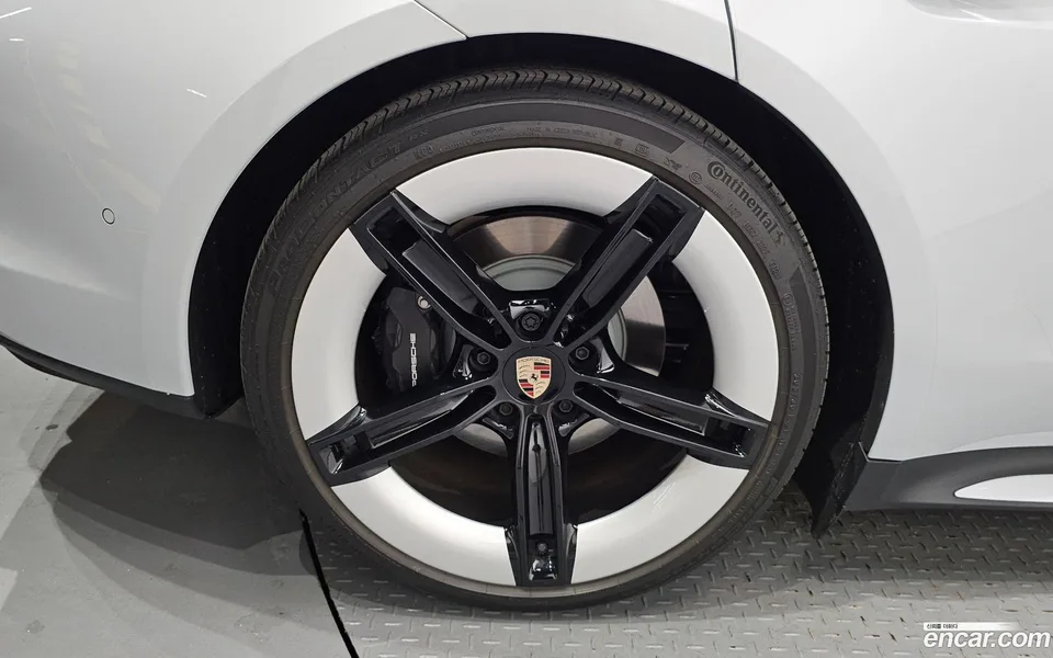Porsche Taycan 4 2025 — миниатюра 5