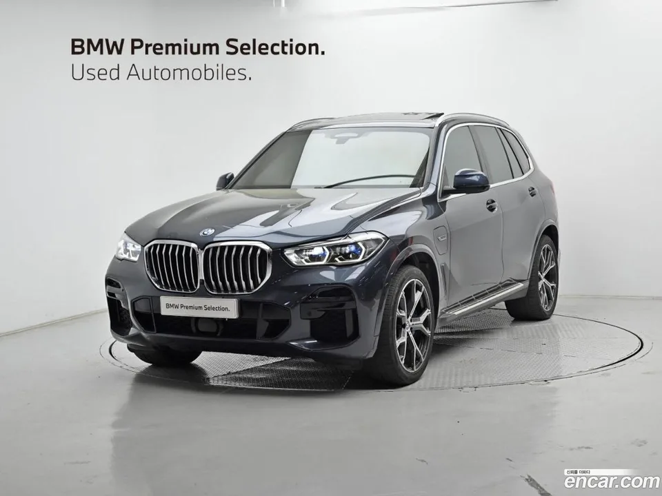 BMW X5 xDrive 45e M 2022 — фото 1, купить с доставкой в Москву