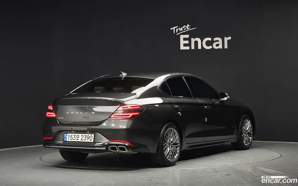 Genesis G70 2.0T 2WD 2022 — миниатюра 2
