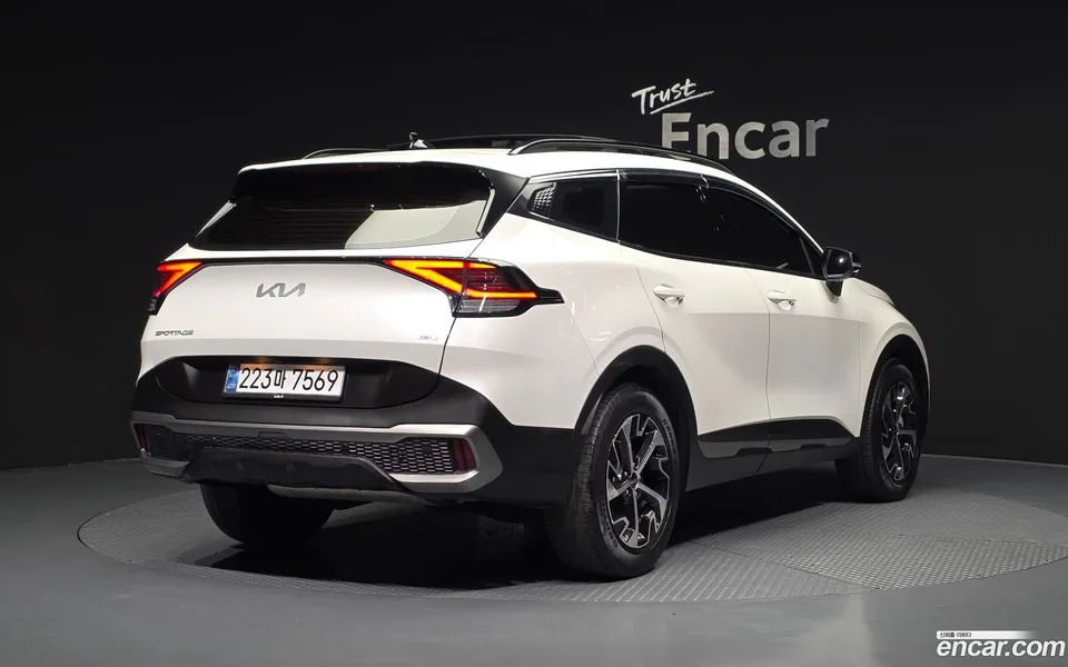 Kia Sportage Hybrid 2WD 2023 — миниатюра 2