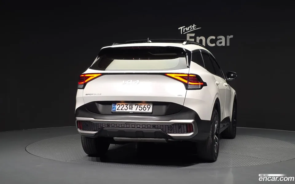 Kia Sportage Hybrid 2WD 2023 — миниатюра 4