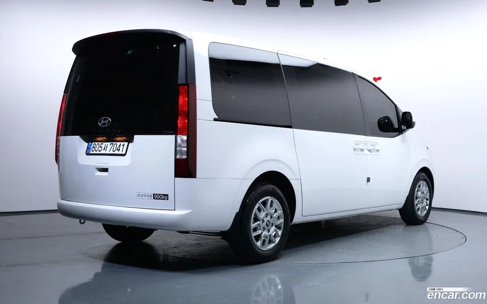 Hyundai Staria 3 2024 — миниатюра 2