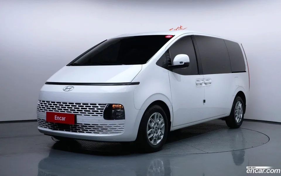 Hyundai Staria 3 2024 — фото 1, купить с доставкой в Москву