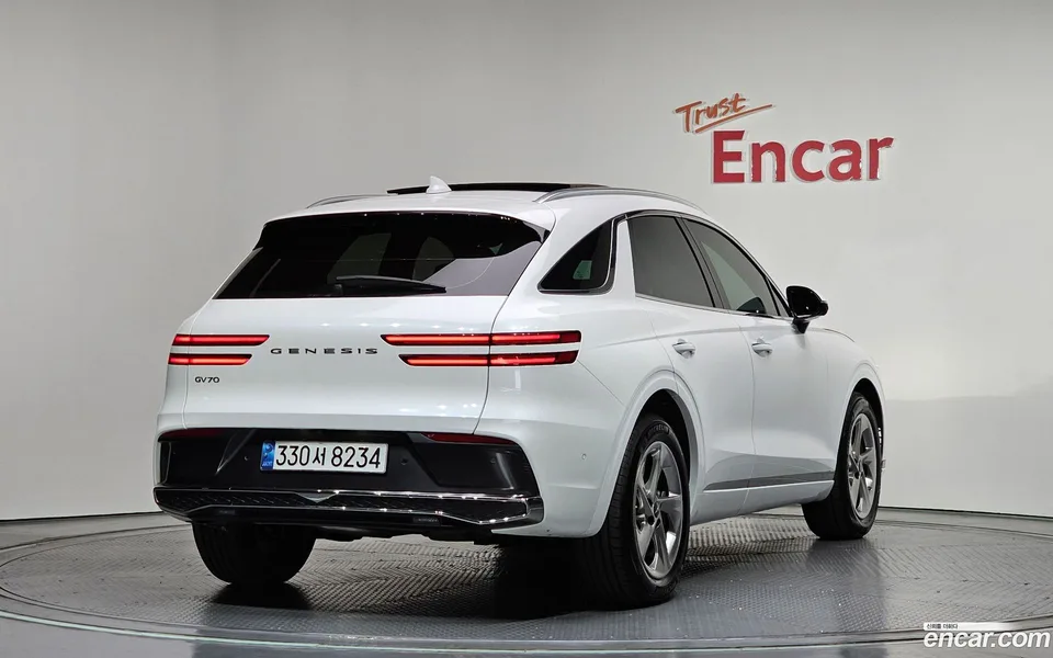 Genesis GV70 2.5T 2WD 2024 — миниатюра 2