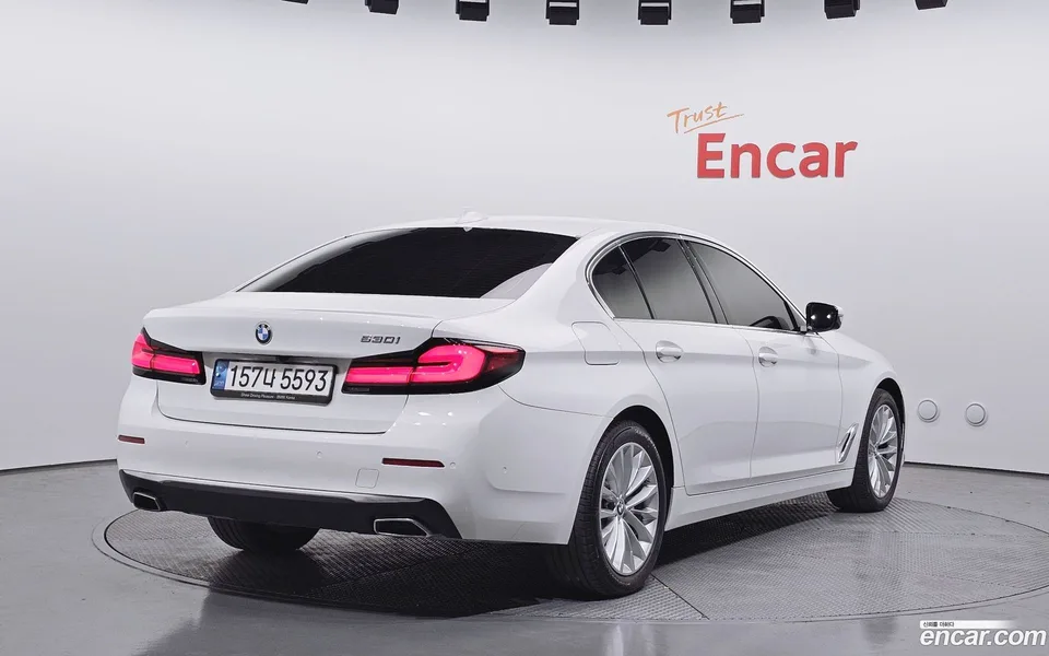 BMW 5 Series 530i 2022 — миниатюра 2