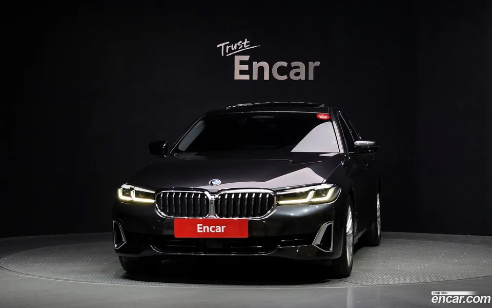 BMW 5 Series 520i 2023 — миниатюра 3