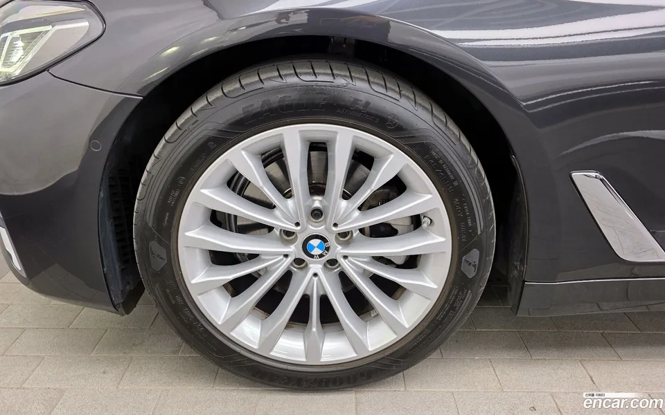 BMW 5 Series 520i 2023 — миниатюра 5