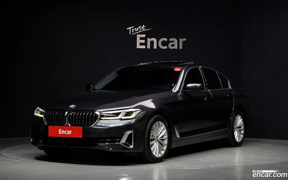 BMW 5 Series 520i 2023 — фото 1, купить с доставкой в Москву