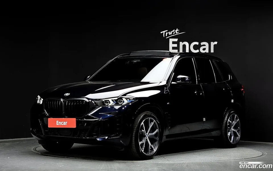 BMW X5 xDrive 40i M 2025 — фото 1, купить с доставкой в Москву
