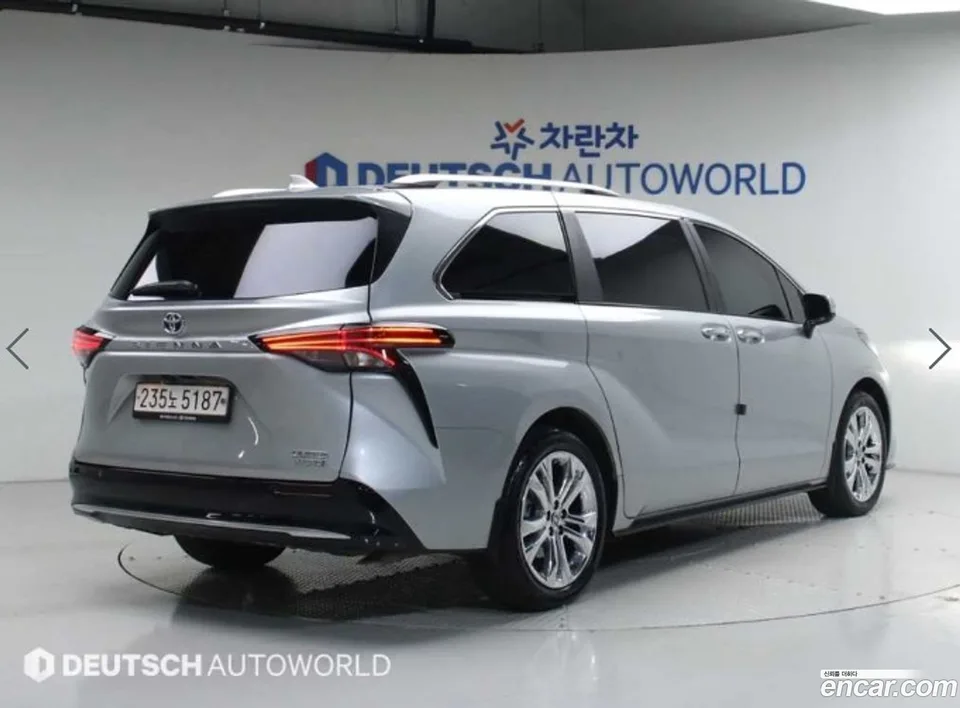 Toyota Sienna 2.5 2WD 2023 — миниатюра 2
