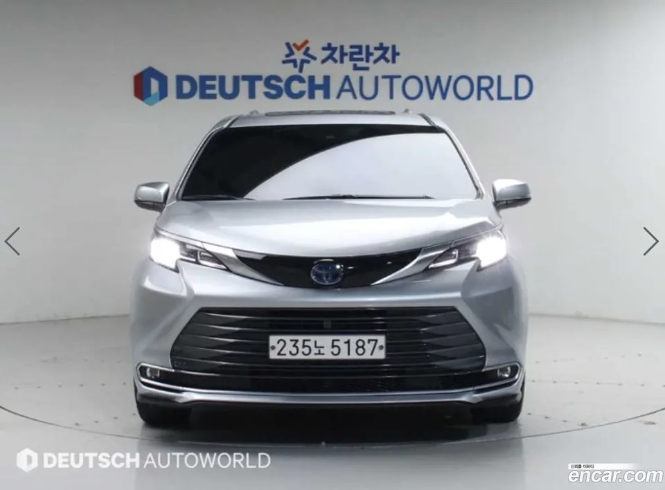 Toyota Sienna 2.5 2WD 2023 — миниатюра 3