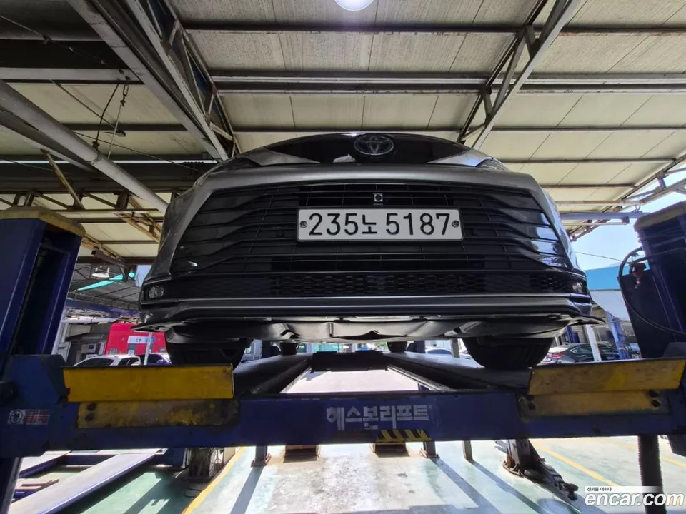 Toyota Sienna 2.5 2WD 2023 — фото 1, купить с доставкой в Москву