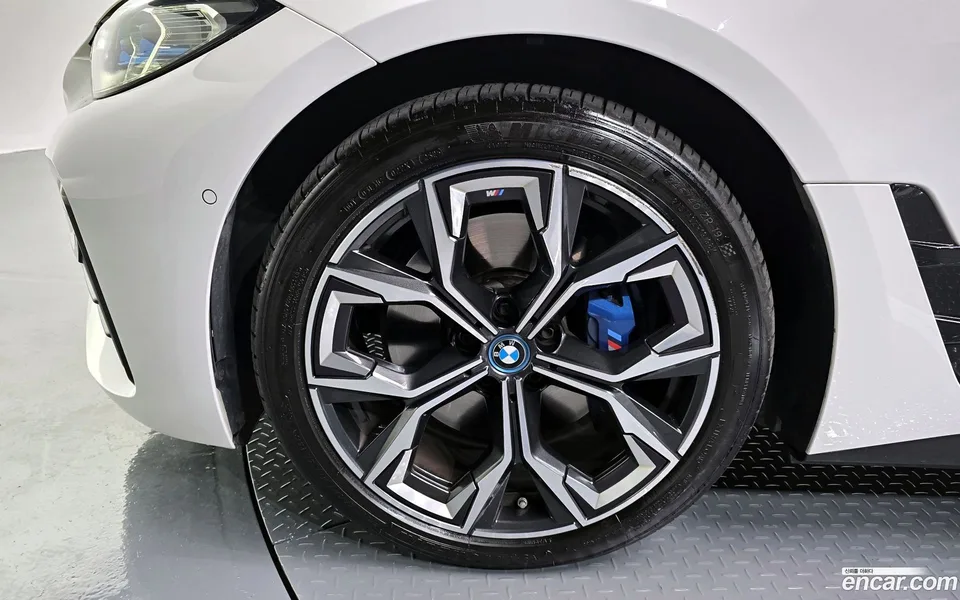 BMW i4 eDrive40 M 2023 — миниатюра 5