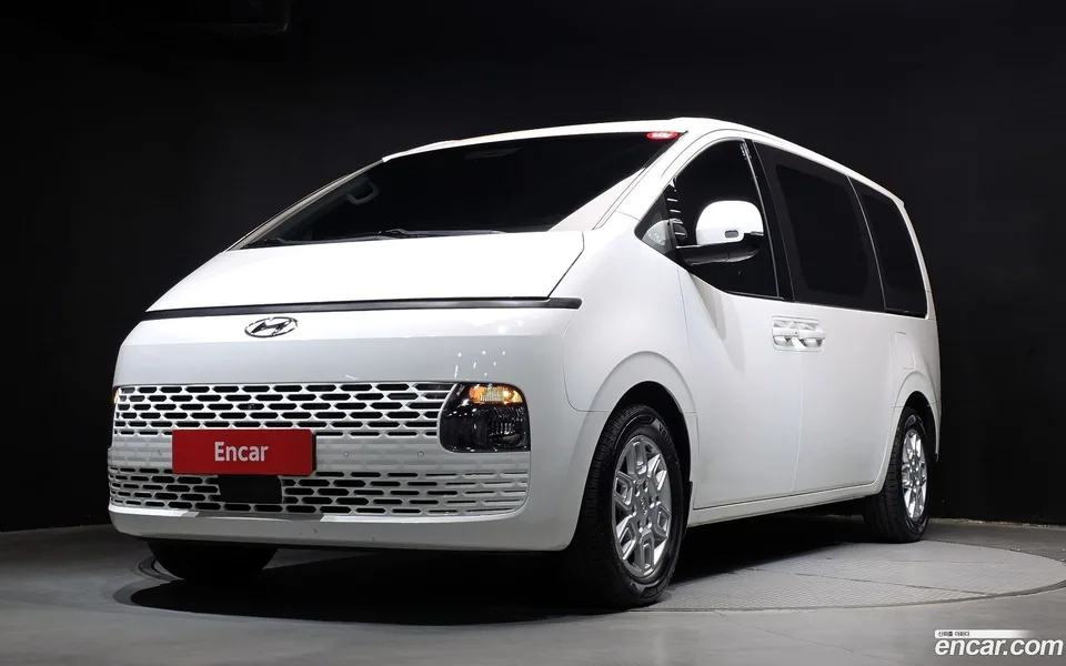 Hyundai Staria 9 2022 — фото 1, купить с доставкой в Москву
