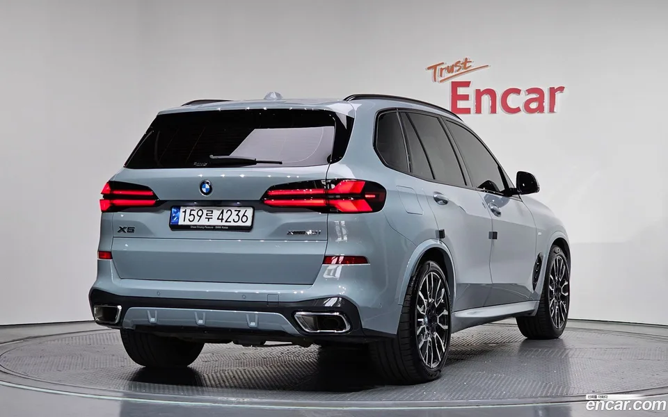 BMW X5 xDrive 40i M 2023 — миниатюра 2
