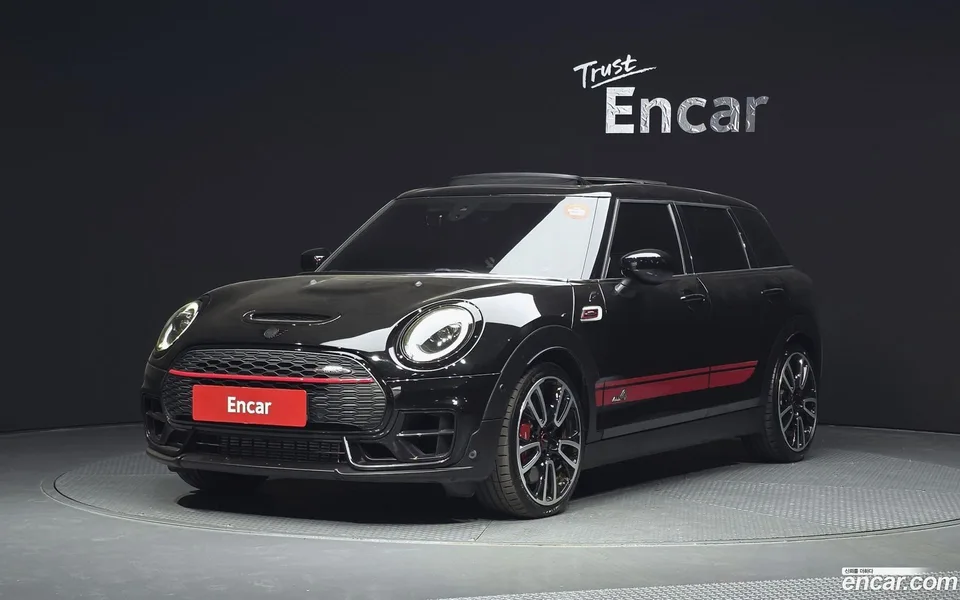 MINI Cooper S Clubman JCW 2022 — фото 1, купить с доставкой в Москву