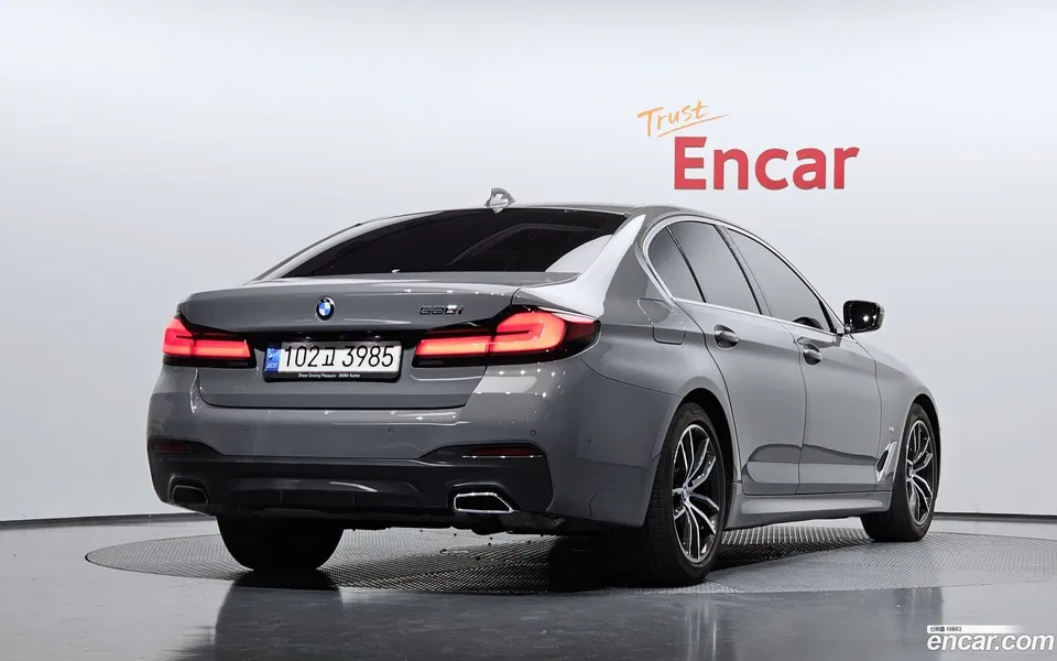 BMW 5 Series 520i M 2022 — миниатюра 2