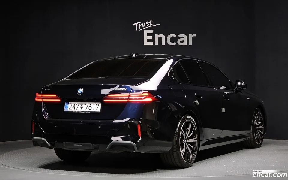 BMW 5 Series 530i xDrive M 2025 — миниатюра 2