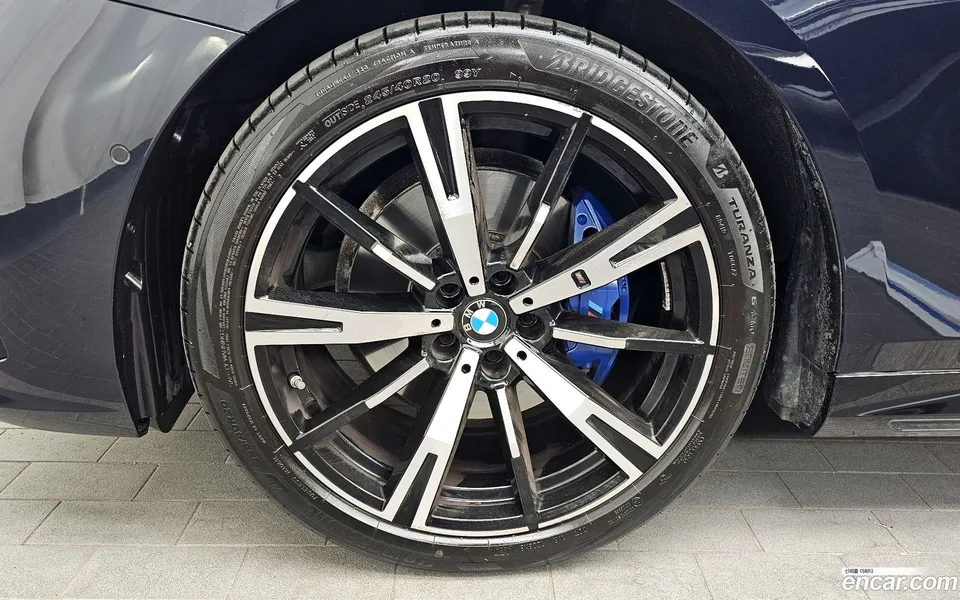 BMW 5 Series 530i xDrive M 2025 — миниатюра 5