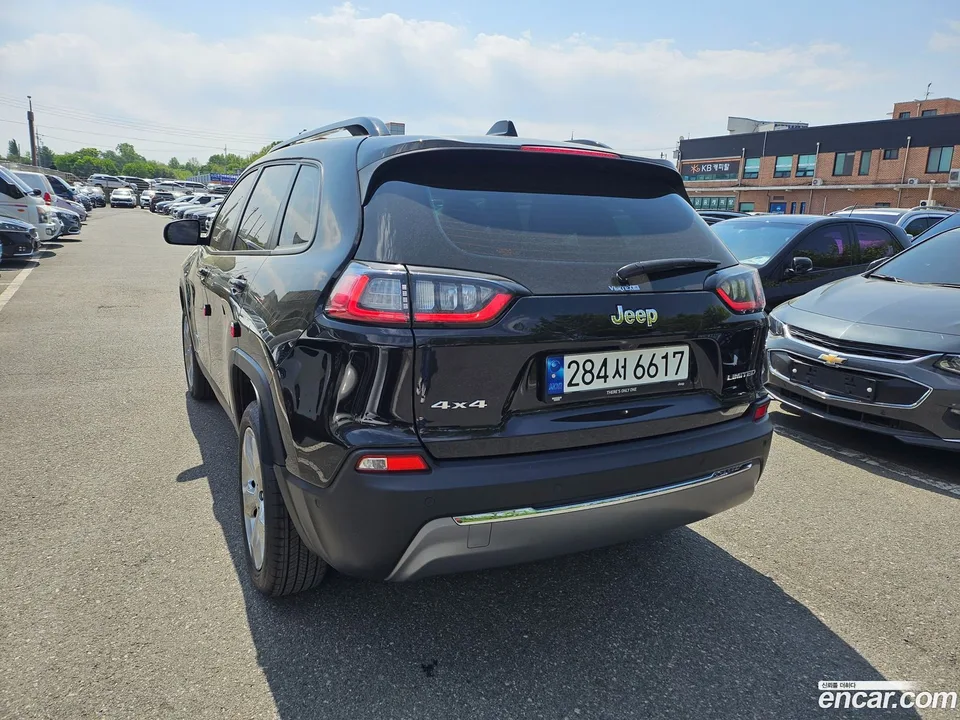 Jeep Cherokee 2.4 AWD 2022 — миниатюра 4